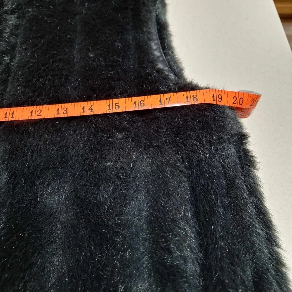 Reversible Fake Fur Vest - Picture 8 of 9